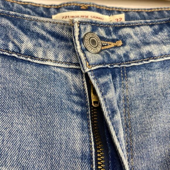 Levi's Women's High Rise Skinny Straight Leg Jeans Ripped Knees Studs Size 32 - Picture 4 of 12